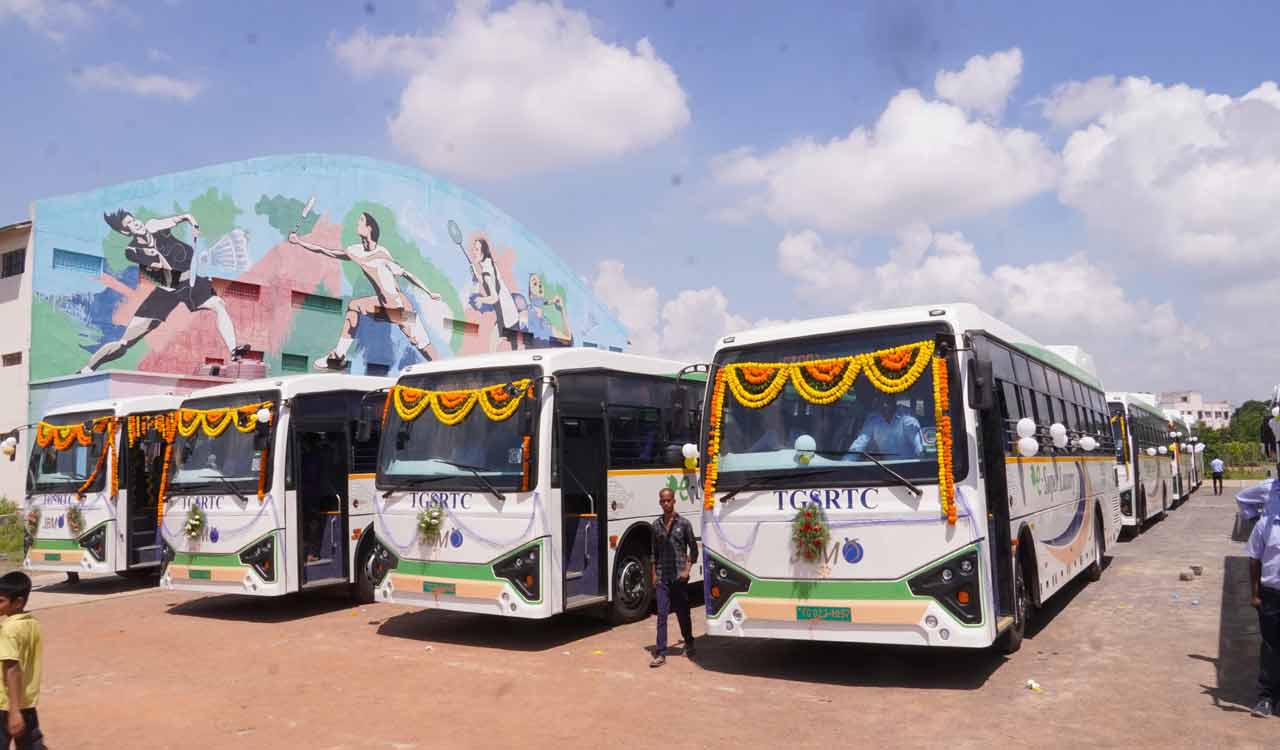 Karimnagar: Women SHGs to be encouraged to purchase buses, says Ponnam Prabhakar