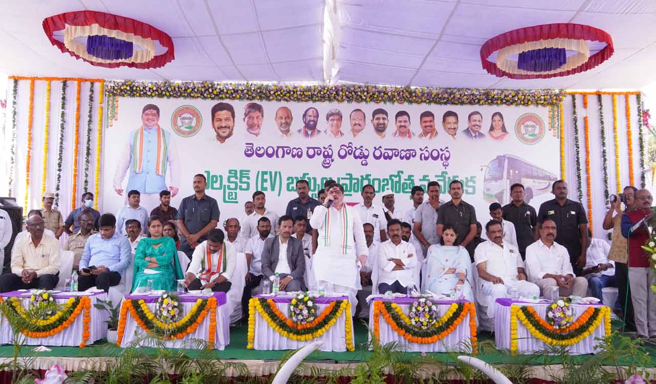 Karimnagar: Women SHGs to be encouraged to purchase buses, says Ponnam Prabhakar