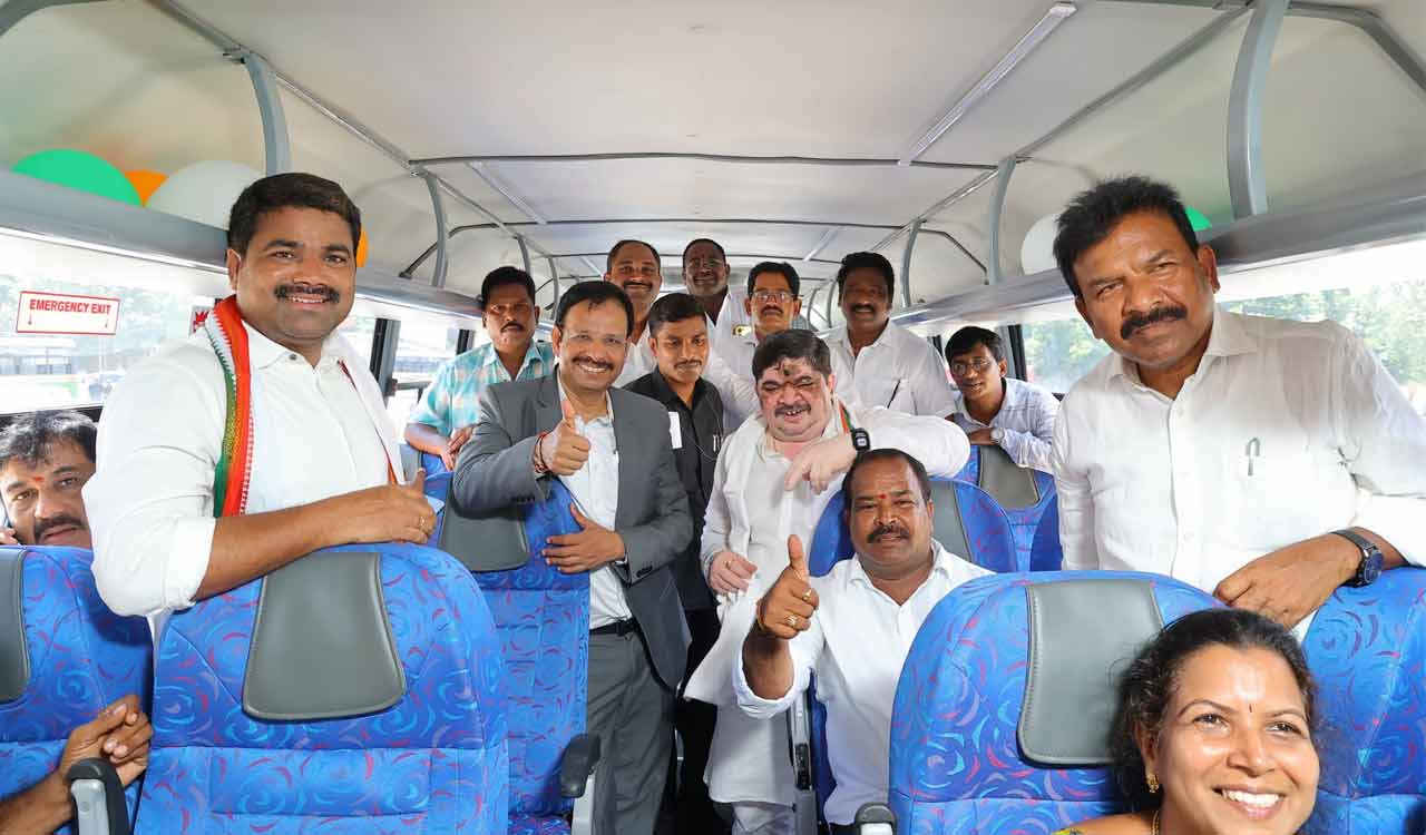 Karimnagar: Women SHGs to be encouraged to purchase buses, says Ponnam Prabhakar