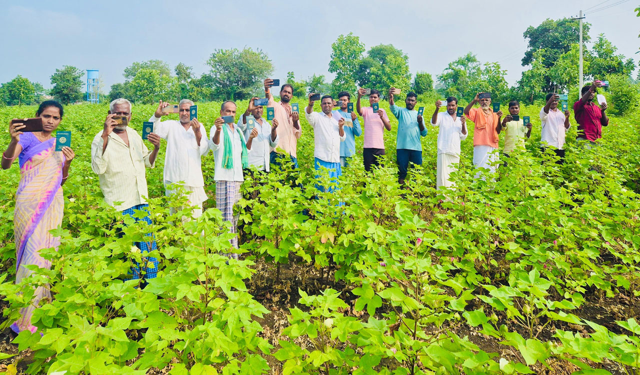 Adilabad farmers click selfies, send them to CM’s office for loan waiver