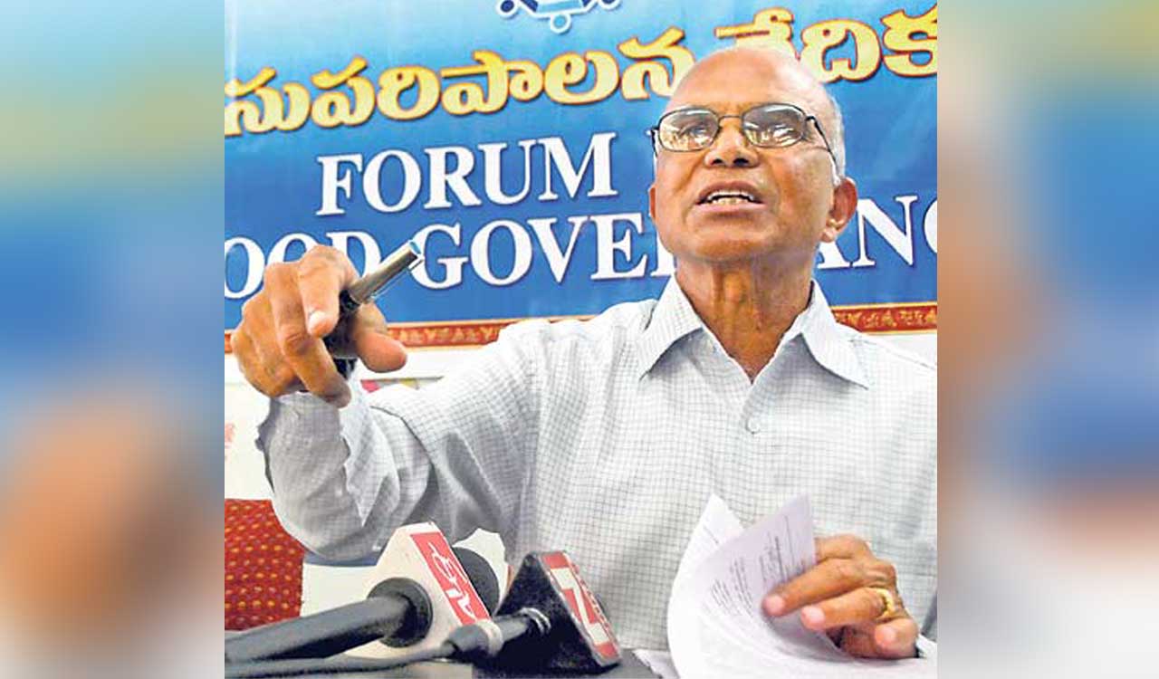 Forum for Good Governance objects distribution of sarees to SHG women