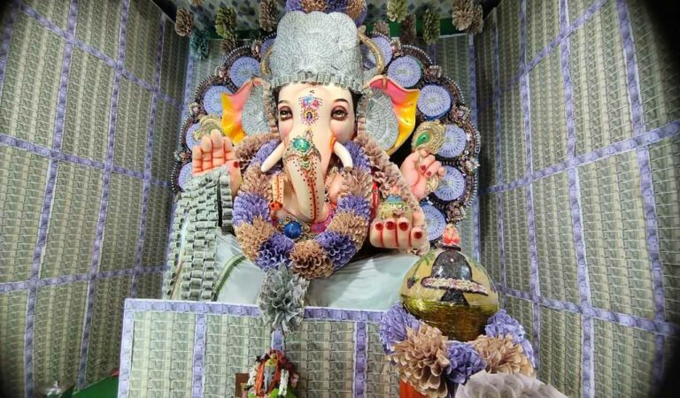 The organisers used brand new cash with denominations of Rs 500, Rs 200 and Rs 100 to carefully make floral designs. The cash was contributed by the committee members.