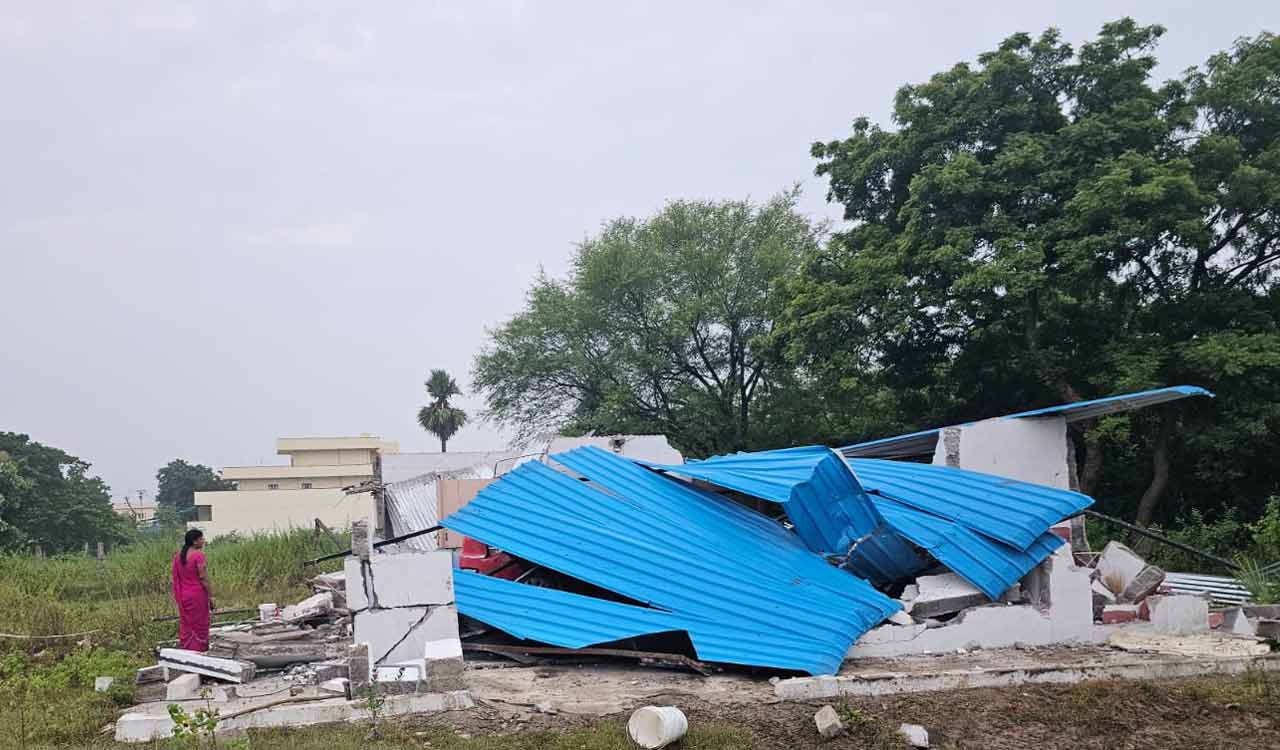 Suryapet: Clashes erupt in Maddirala; house demolished; JCB set ablaze