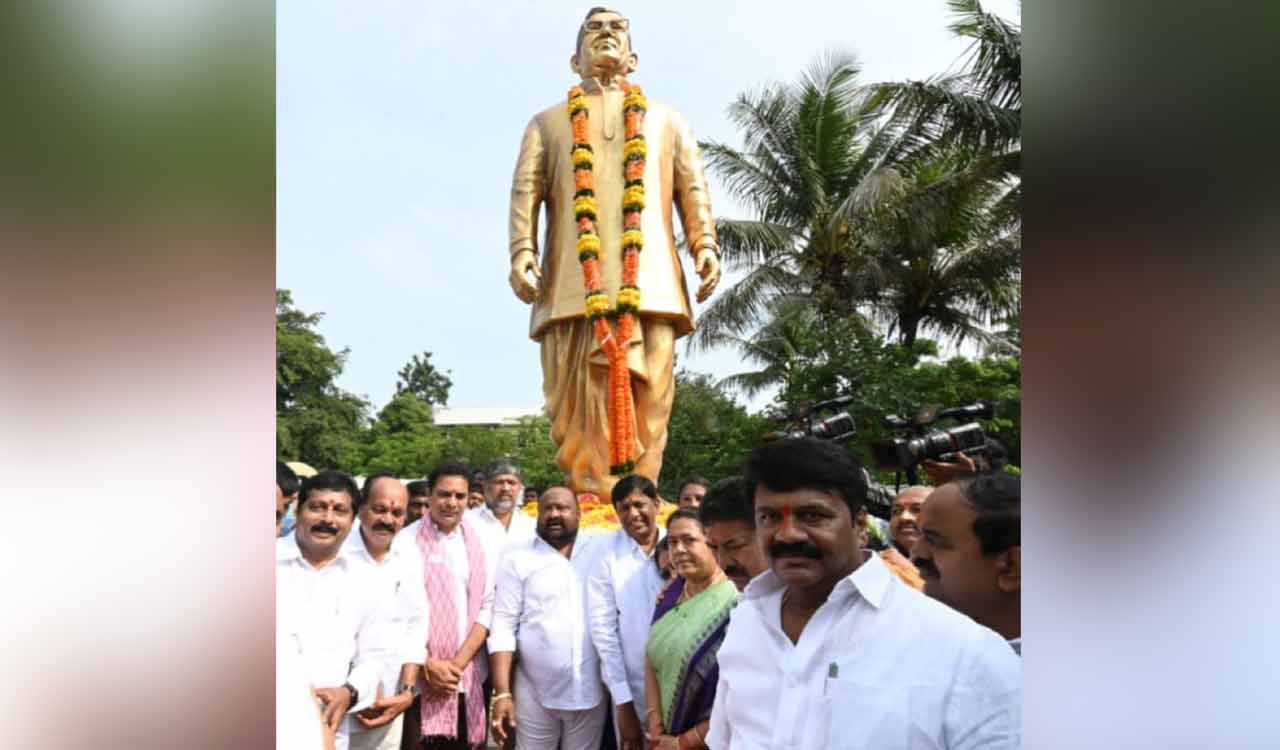 Hyderabad: Tributes paid to Konda Laxman Bapuji