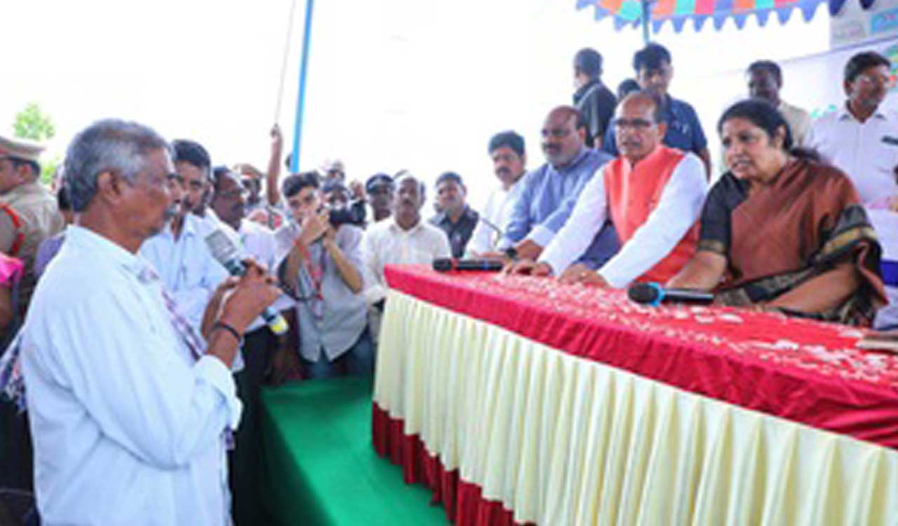 Shivraj Singh Chouhan assures support to Andhra Pradesh’s flood-affected farmers