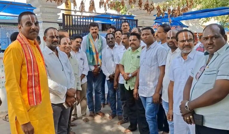 Srinivas Gathered In Vidhya