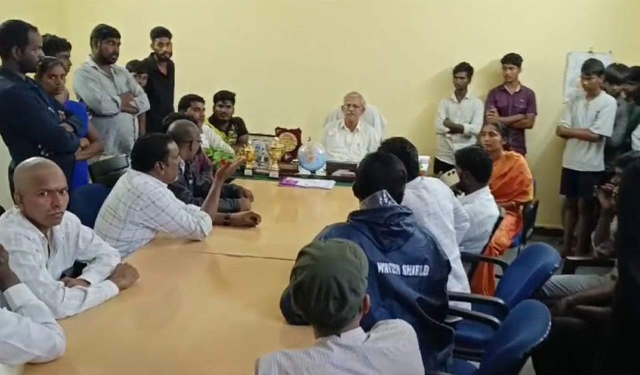 Medak: 10th class students attack juniors in residential school in Toopran