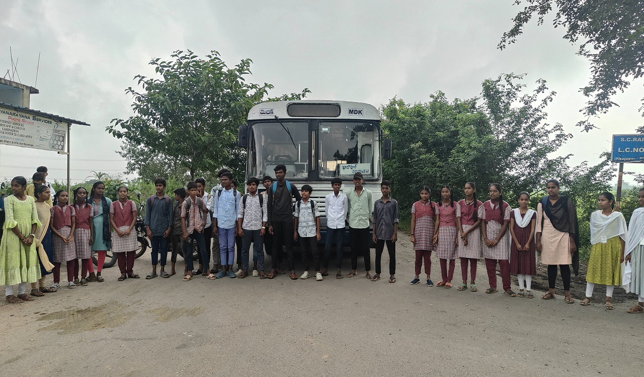Students stage rasta-roko, block RTC bus for delay in Medak