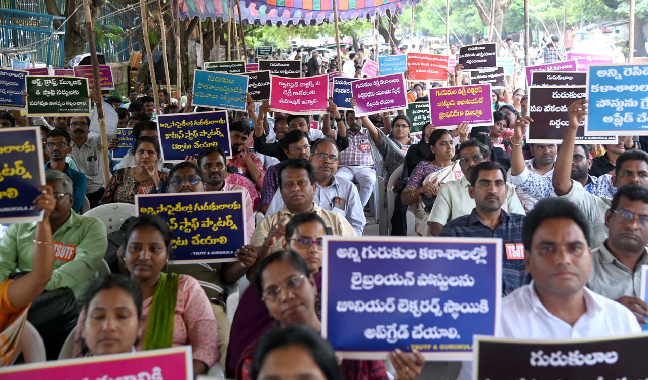 Hyderabad: Gurukul teachers hold Maha Dharna