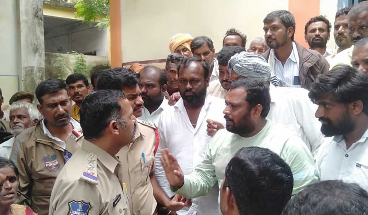 Protest against pharma hub: Villagers detain officials in Sangareddy
