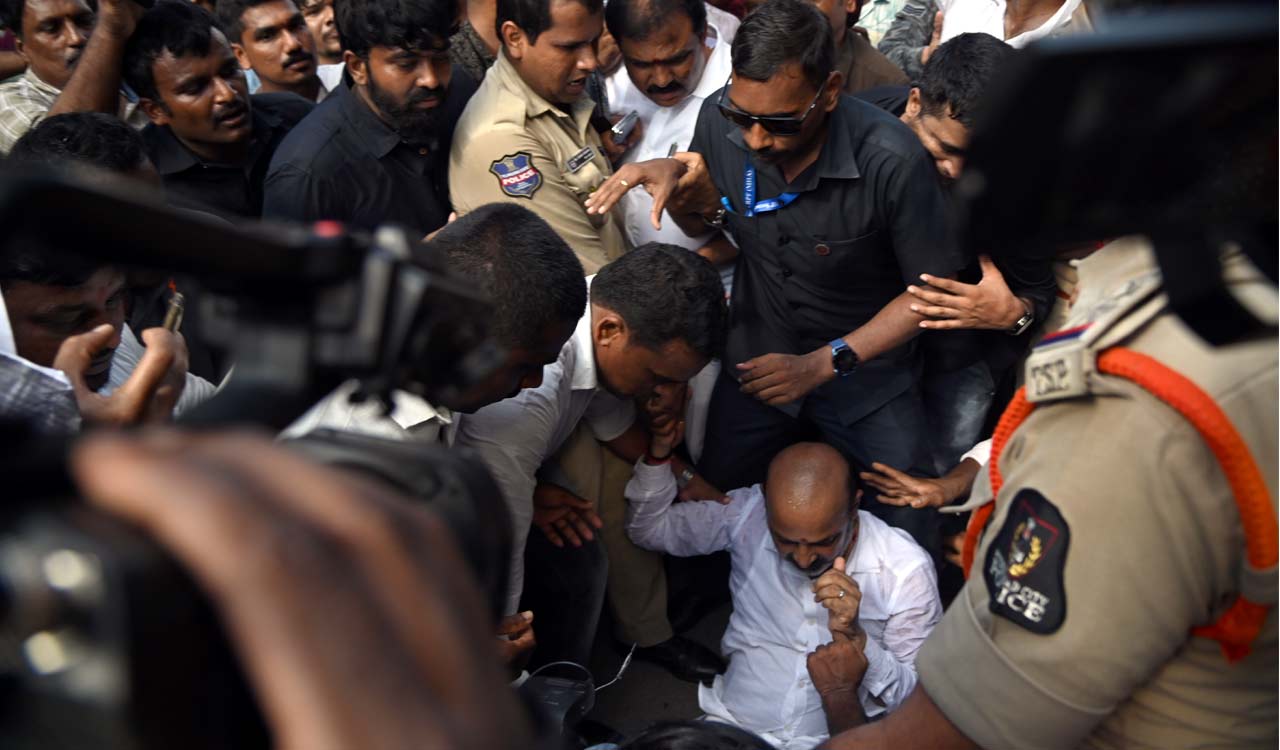 Group-I aspirants protest: Bandi Sanjay detained during “Chalo Secretariat” rally