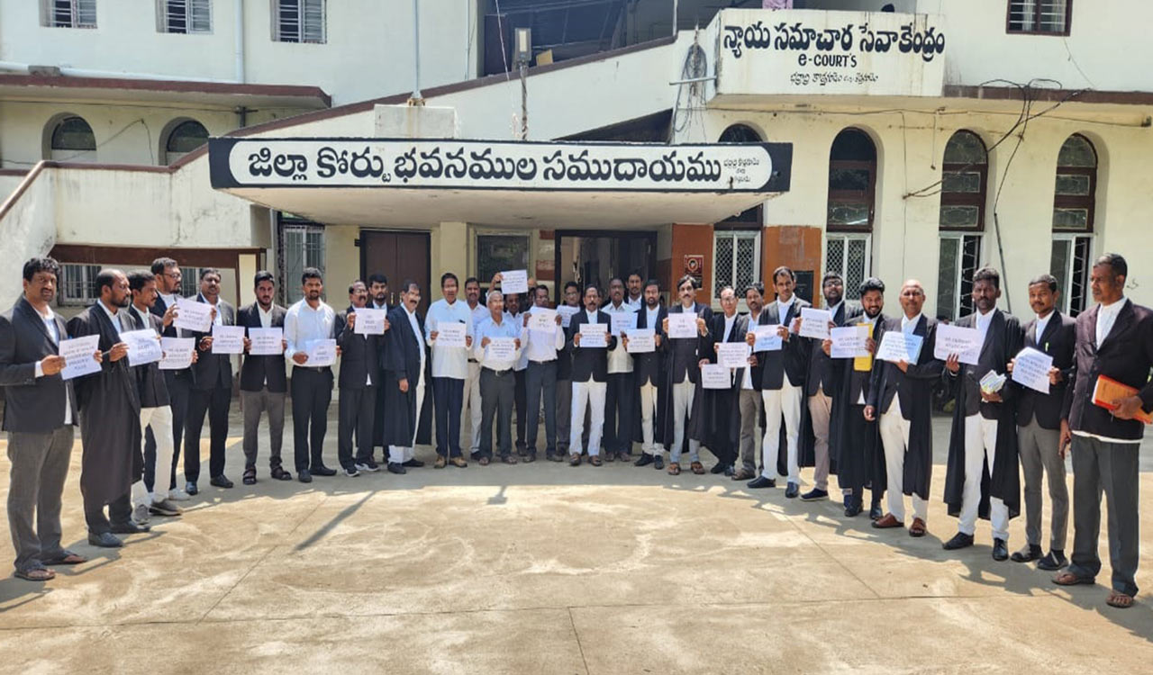 Kothagudem Bar association condemns police assault on advocate, demands protection act