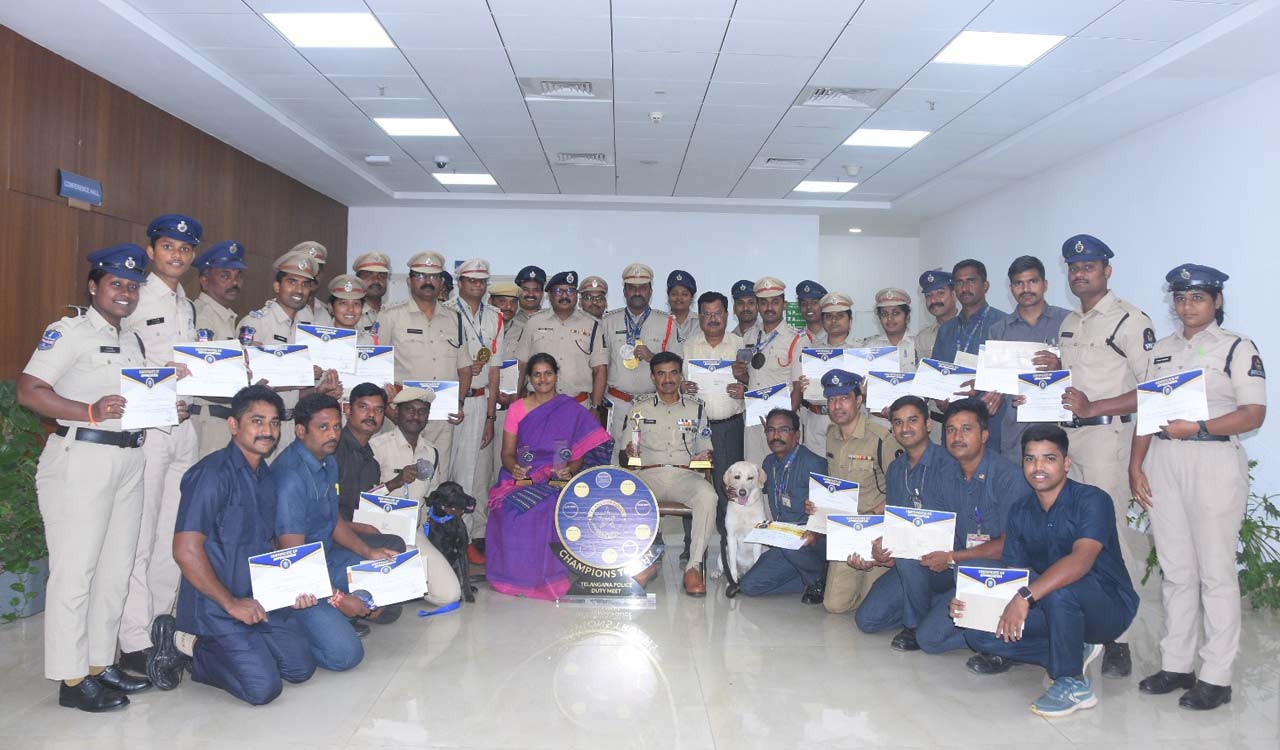 Hyderabad Commissioner CV Anand congratulates officers who performed well in Telangana Police Duty Meet 