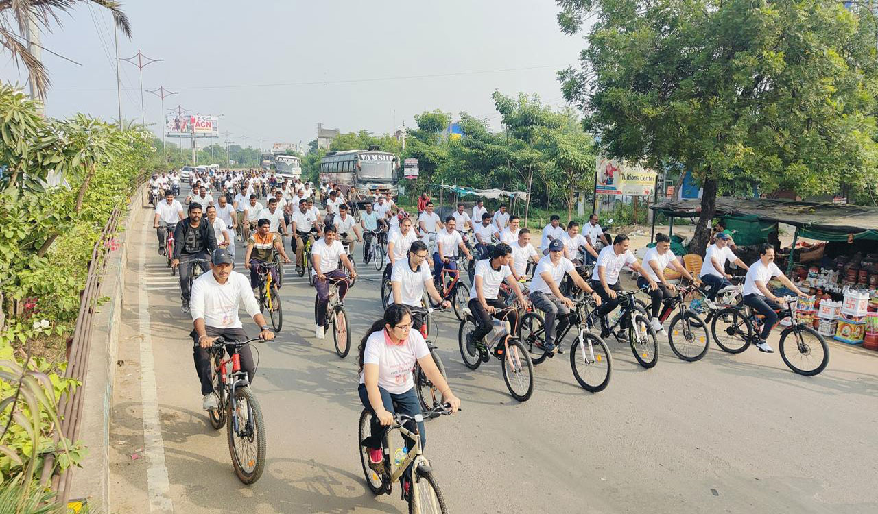 Cycle rally marks Police Martyrs Commemoration week in Adilabad