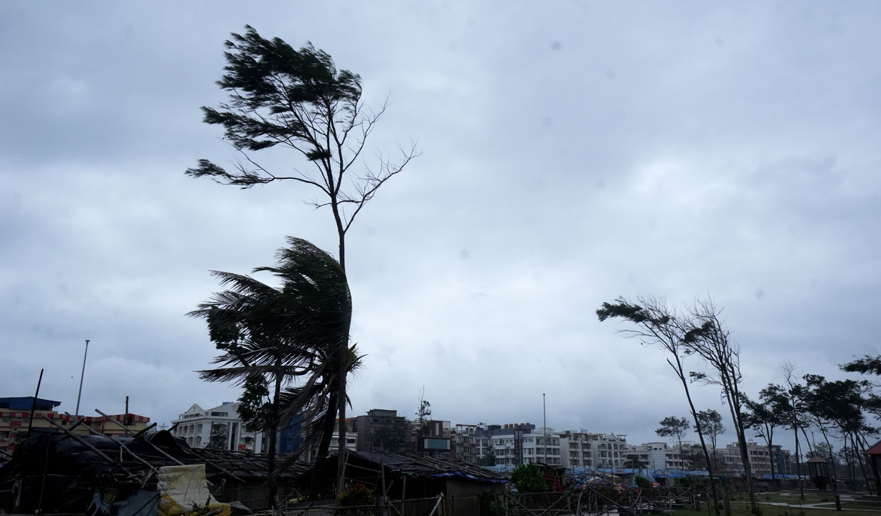 Cyclone Dana completes landfall, says IMD-Telangana Today