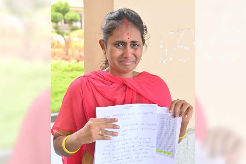 Mancherial: Woman submits application seeking posting as teacher after being selected