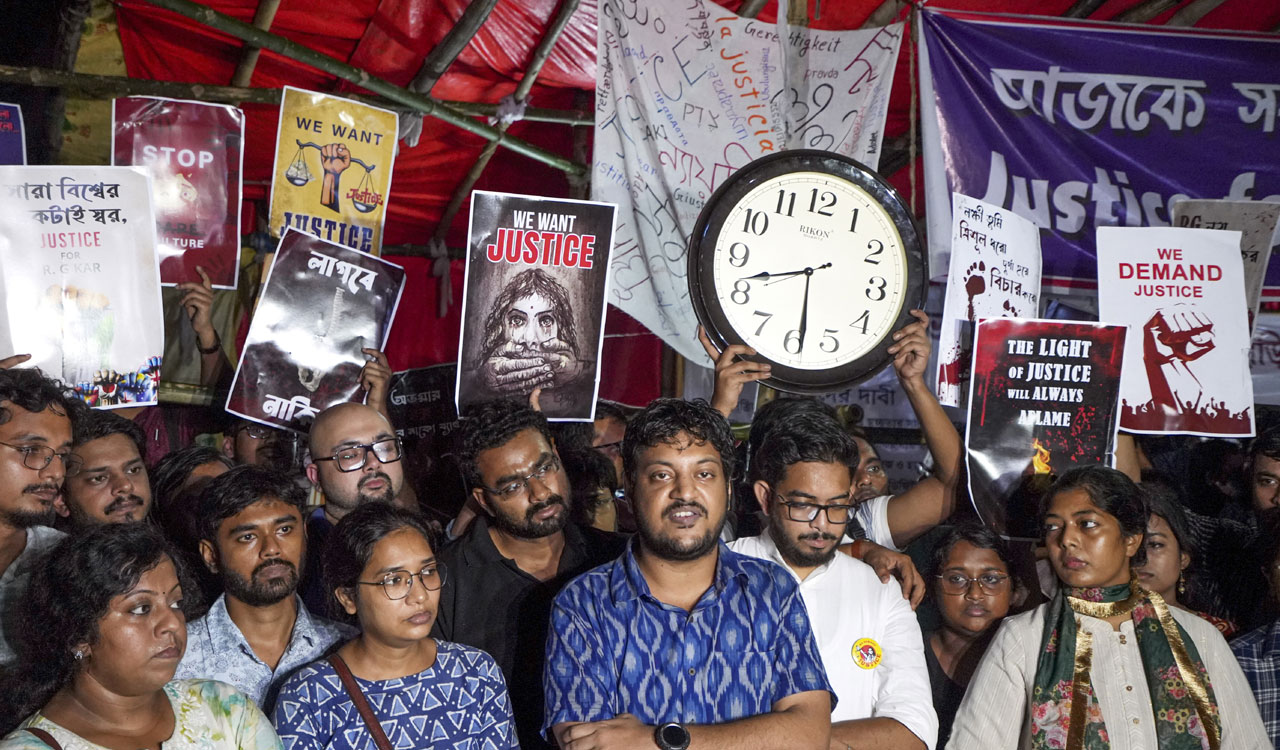 West Bengal: Senior doctors to join juniors in indefinite hunger strike