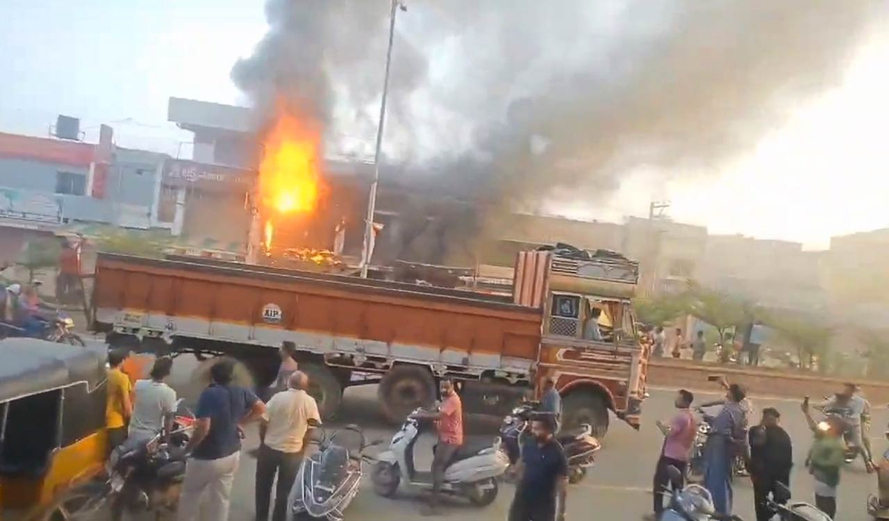 Fire breaks out at Vijaya Shopping Mall in Jangaon