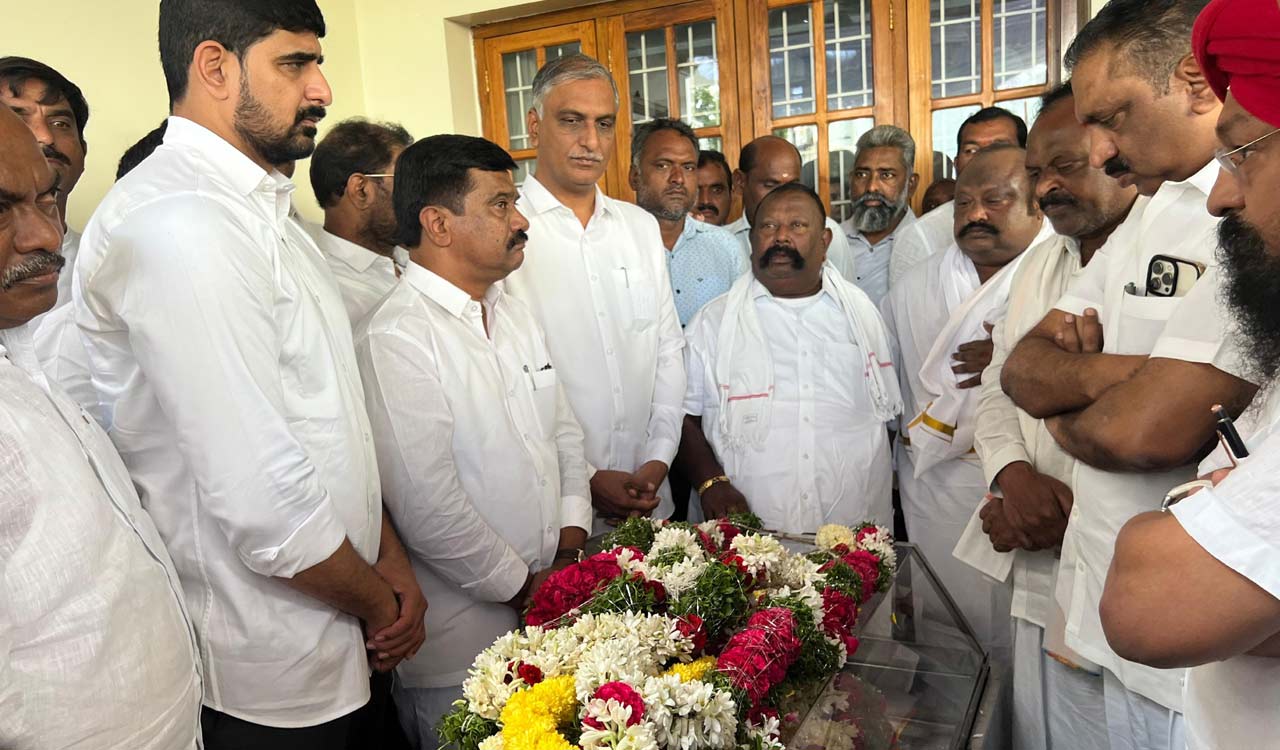 Senior BRS leaders take part in Gangula’s mother’s funeral