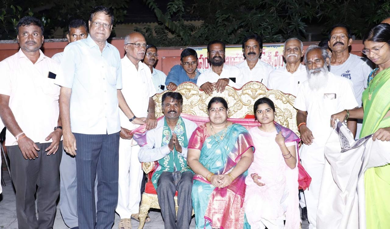 Prakrithi Ashram felicitates green crusader KN Rajasekhar in Kothagudem