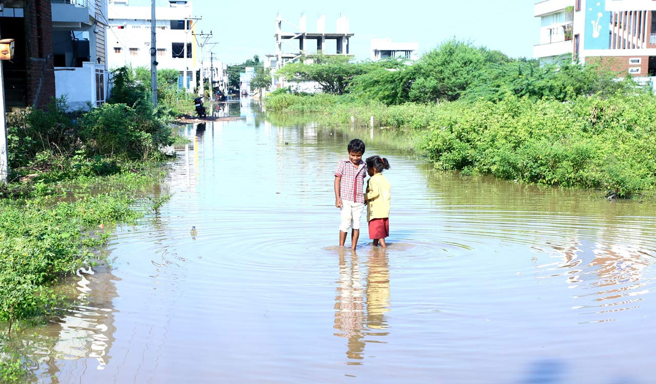 Heavy rain lashes Sangareddy, several low-lying areas inundated