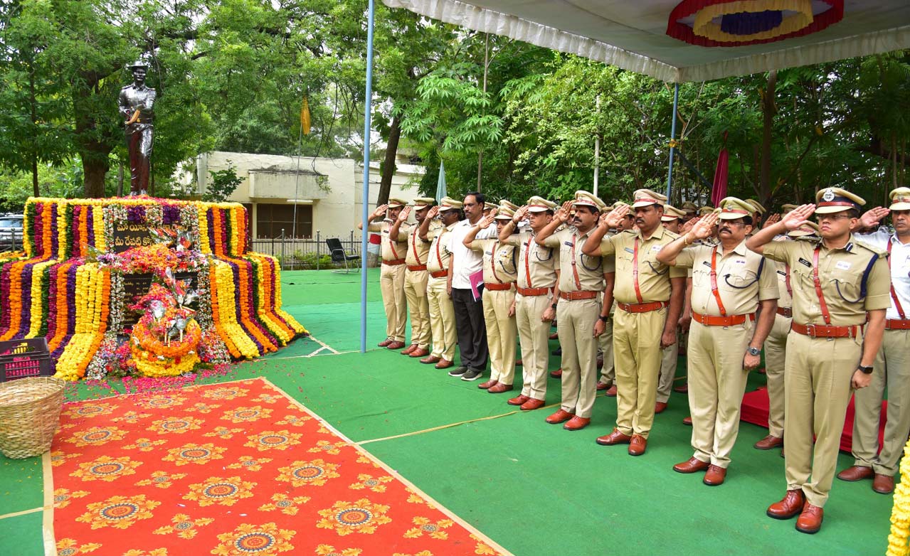 Police Commemoration Day observed in erstwhile Karimnagar