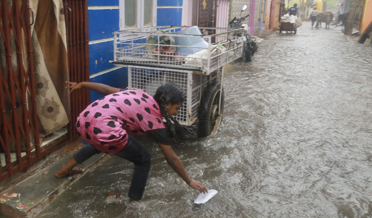 Tamil Nadu’s Madurai remains under water – Telangana Today