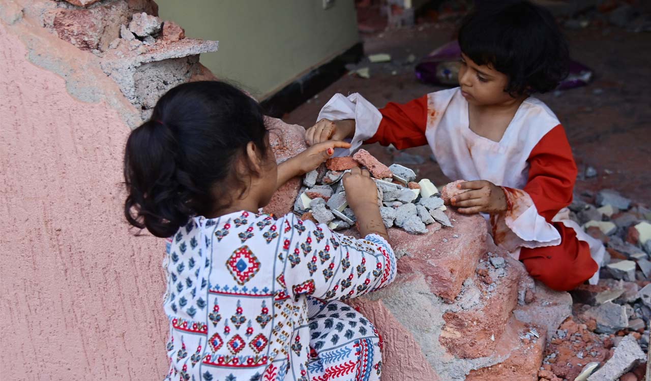 Hyderabad: Revenue authorities begin demolition of houses on Musi river bed