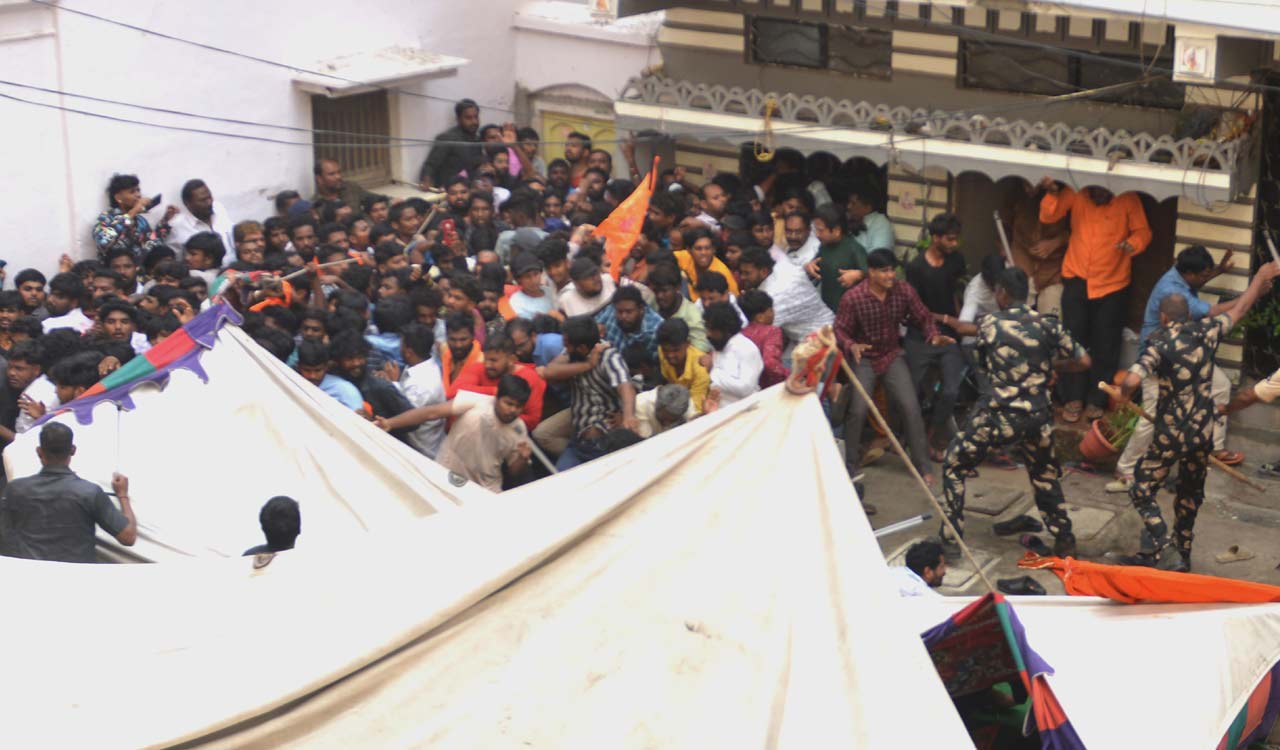 Hyderabad: 15 policemen injured in Secunderabad stone-pelting incident