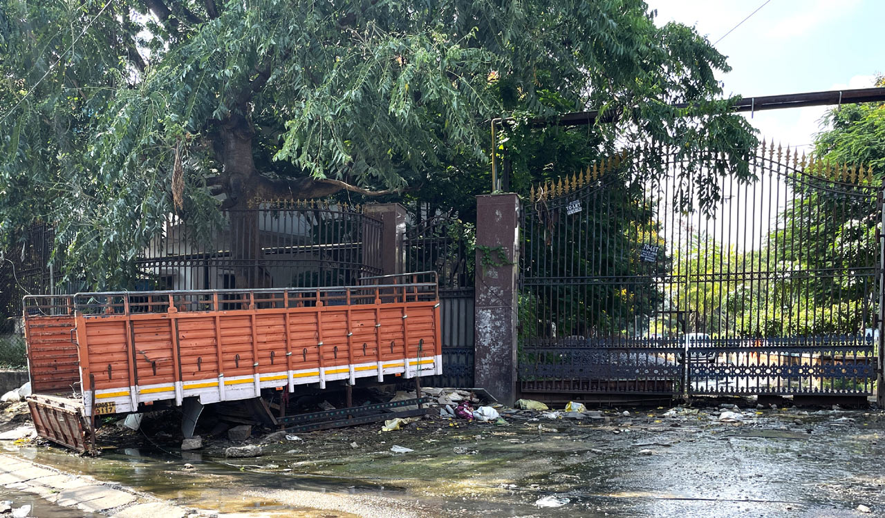 Over flowing drainage, illegal parking and health hazards behind Gandhi Hospital cause concern