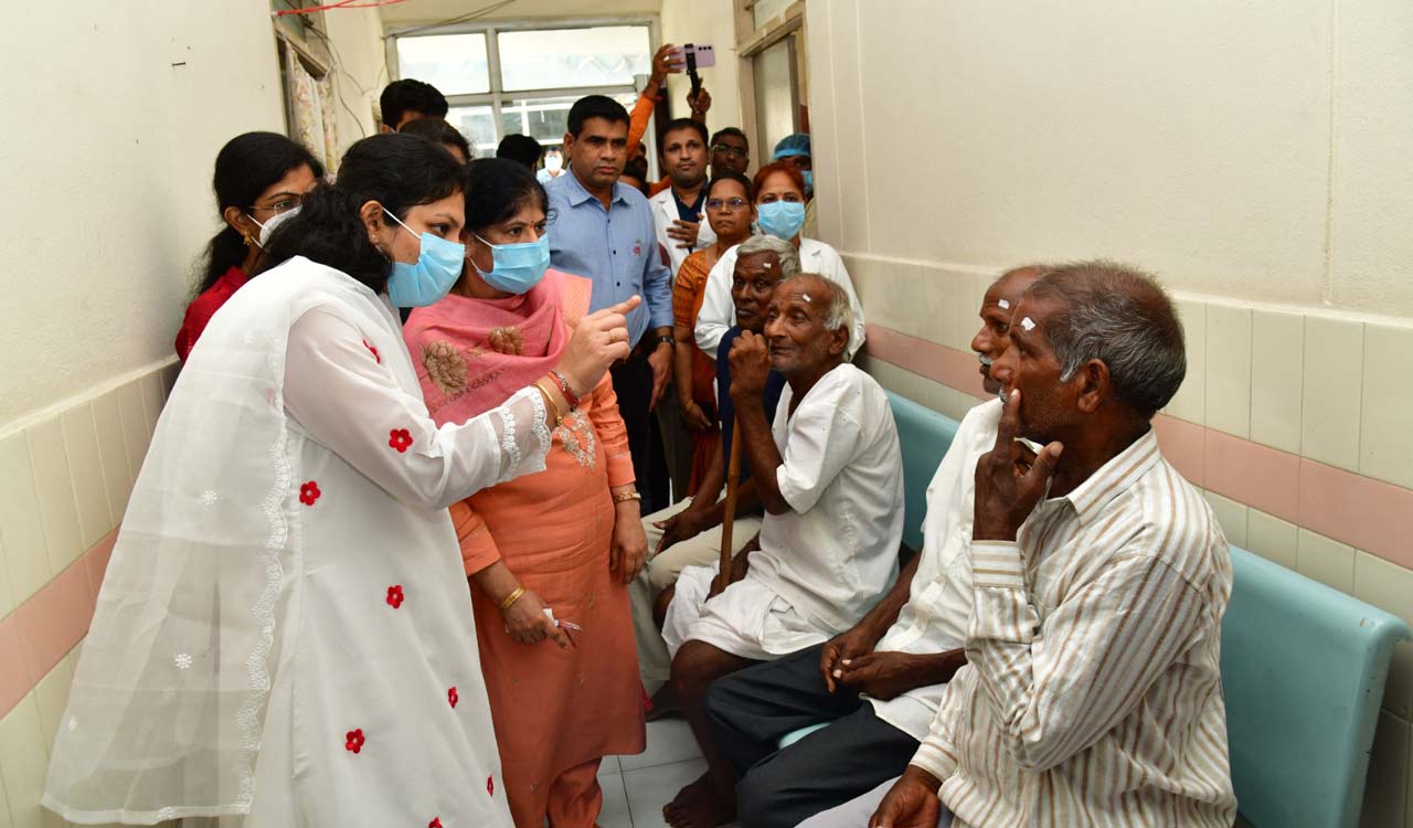 Karimnagar: Officials told to conduct eye tests to all sanitation workers