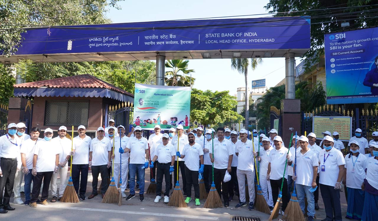 SBI Hyderabad Circle organises cleanliness drive on occasion of Gandhi Jayanthi