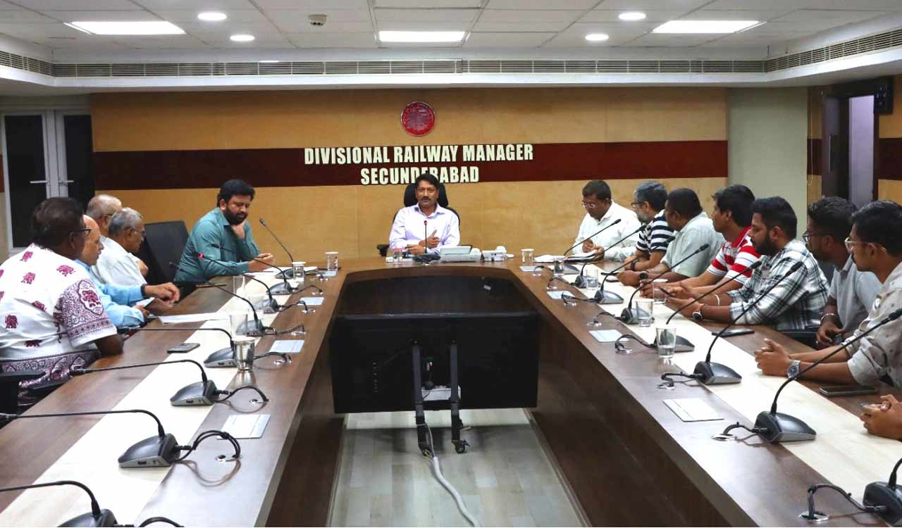 SCR holds meeting with passenger associations of twin cities