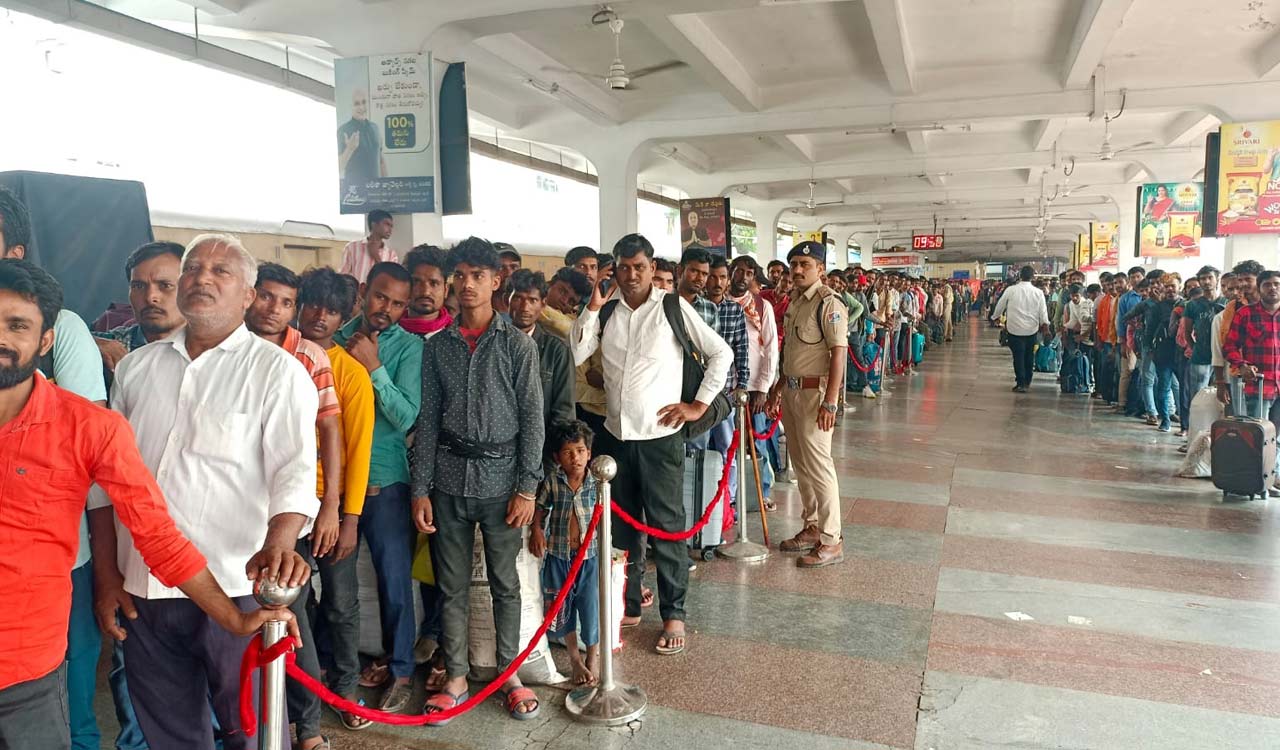 Secunderabad Railway Station witnesses huge rush of passengers ahead of ...