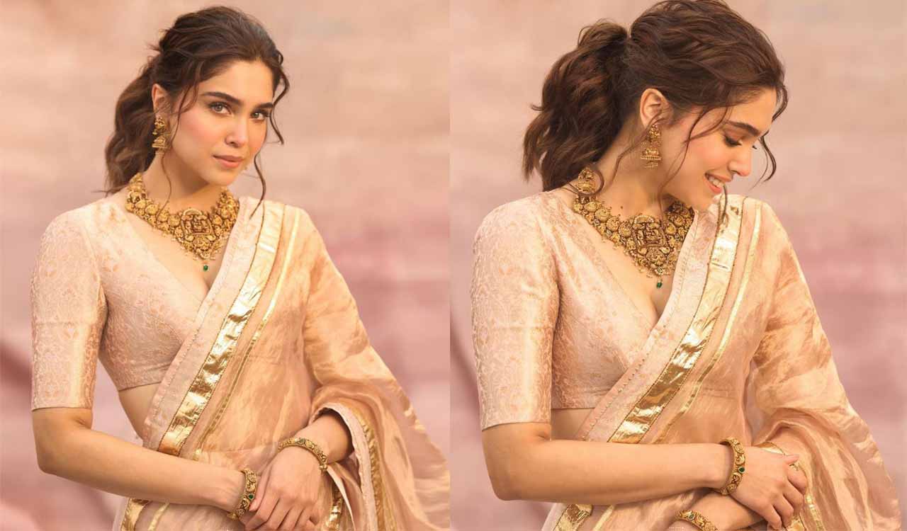 On Dussehra, Sharvari prays for “Alpha”