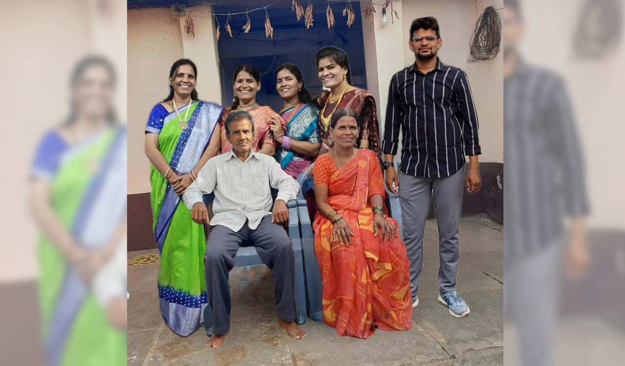 Five siblings from Sangareddy script success with government jobs