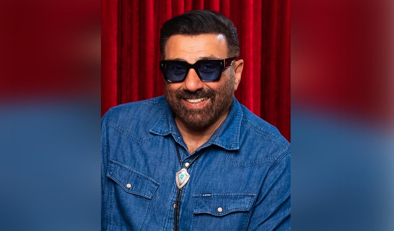 Sunny Deol wishes fans Happy Dussehra, celebrates in Hyderabad while shooting film
