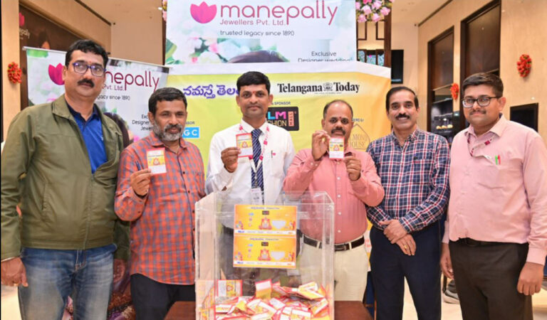 First draw of ‘Telangana Today’ and ‘Namasthe Telangana’ Dasara shopping bonanza held at Manepally Jewellers