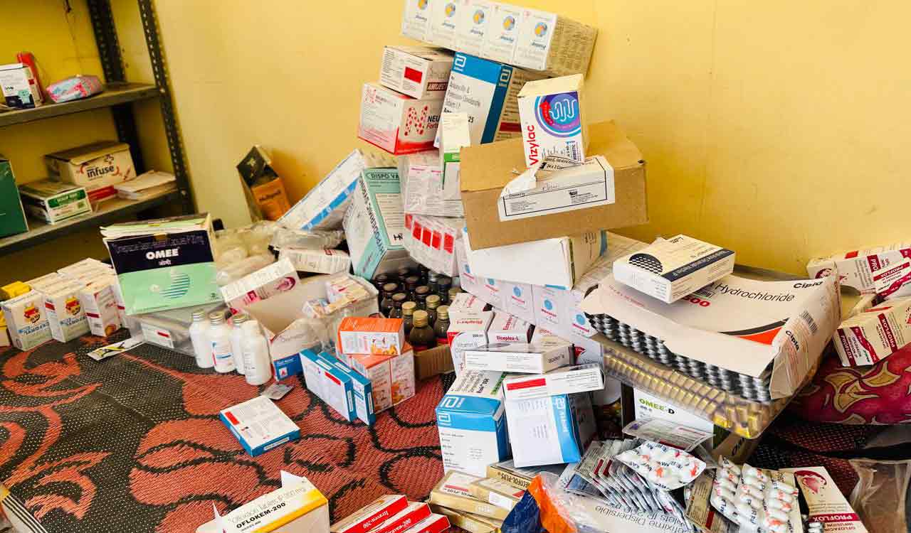 Telangana DCA raids unlicensed medical shop in Dilsukhnagar, seizes Rs 1.15 lakh worth of medicines