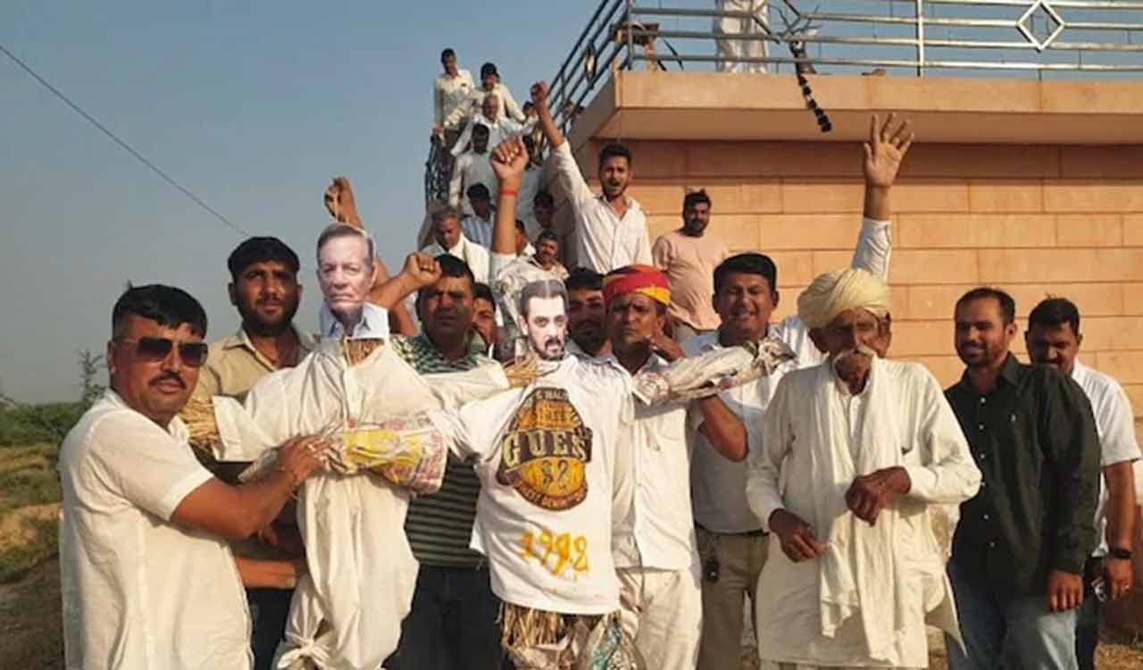 Bishnoi community burns effigies of Salman Khan, Salim Khan