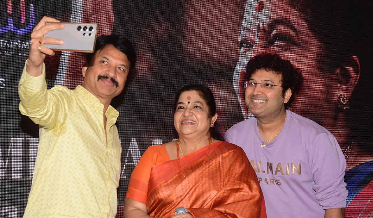 K.S. Chithra honored at ‘Chithramrutam’ media event in Hyderabad