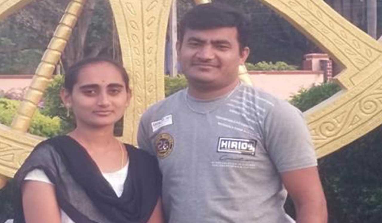 Couple cheated by middlemen on pretext of job in SCCL, ends life