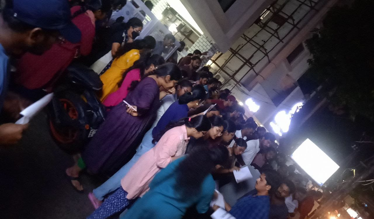 Tension prevails as Group-1 aspirants continue to protest at Ashok Nagar