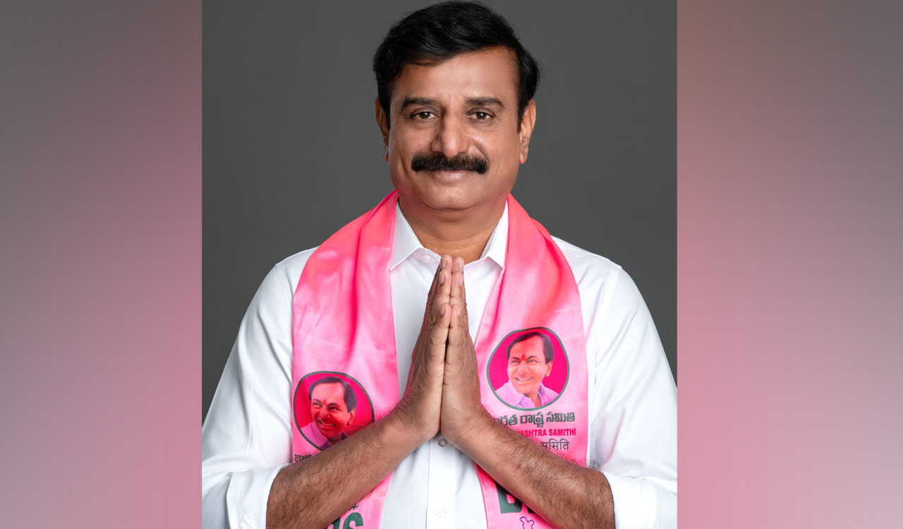 Telangana: Congress workers pelt eggs, tomatoes on Dubbak MLA’s vehicle