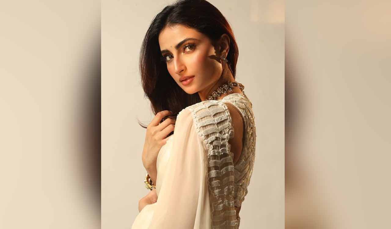 Palak Tiwari channels her inner swan as she soaks in festive fun