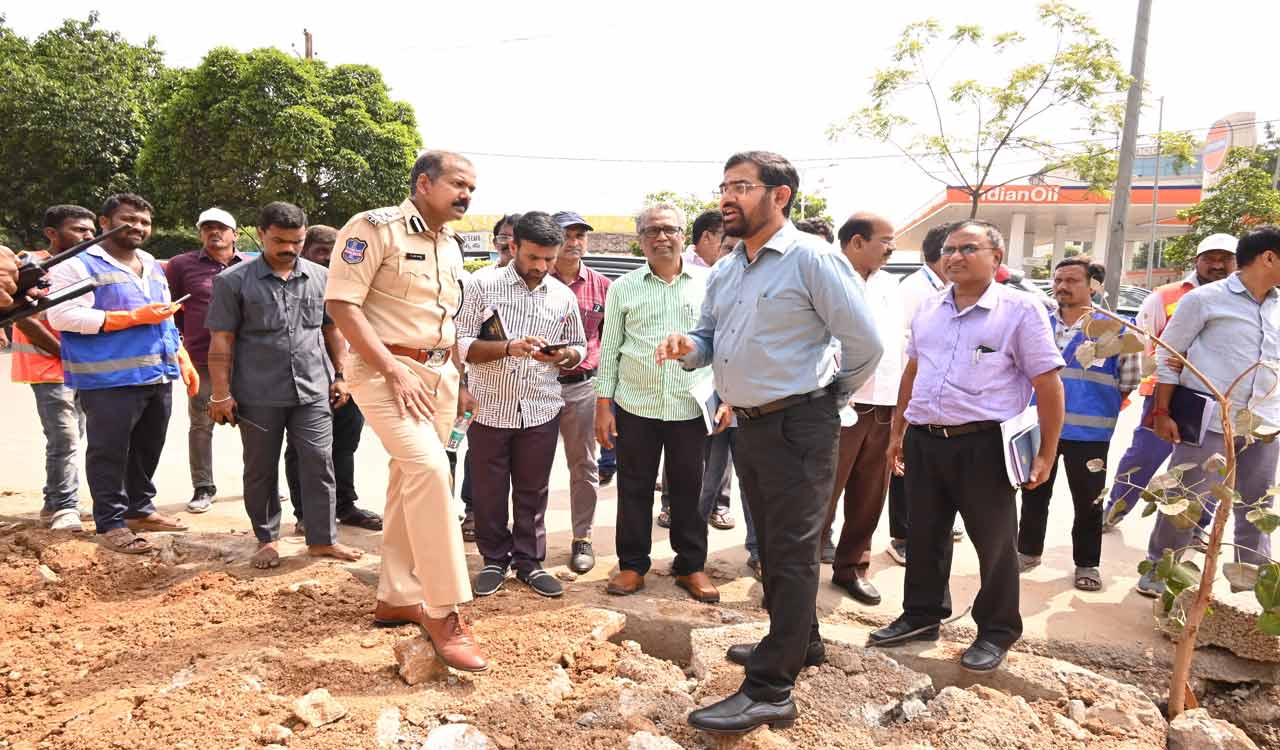 HMWSSB, GHMC and Cyberabad police take-up joint operation to address traffic issues in Madhapur