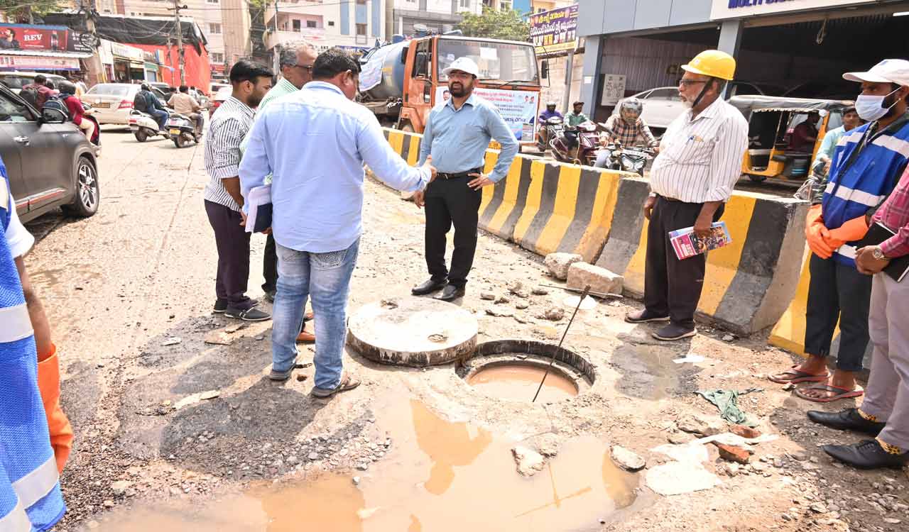 HMWSSB, GHMC and Cyberabad police take-up joint operation to address traffic issues in Madhapur
