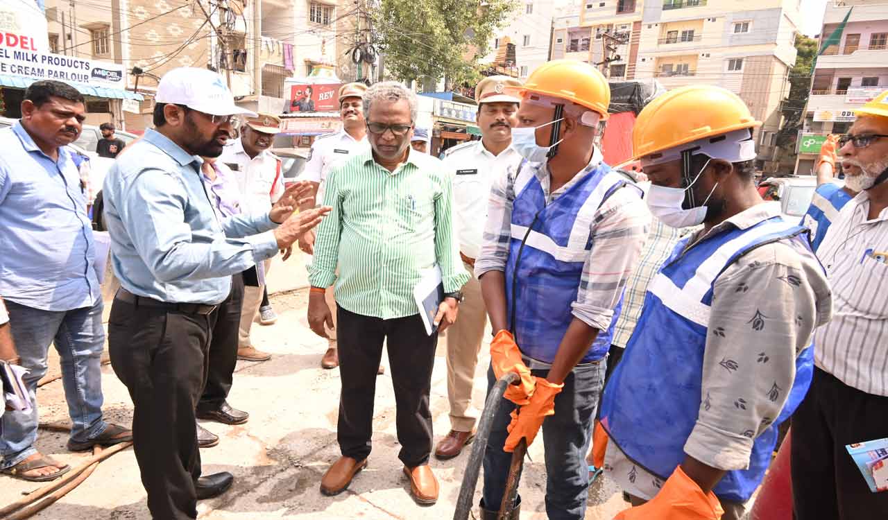 HMWSSB, GHMC and Cyberabad police take-up joint operation to address traffic issues in Madhapur