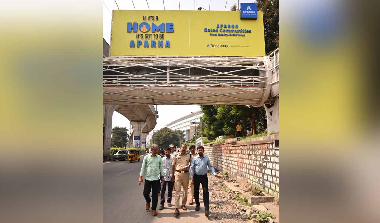 HMWSSB, GHMC and Cyberabad police take-up joint operation to address traffic issues in Madhapur