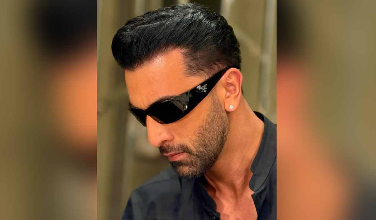 Ranbir Kapoor looks dapper in new haircut by Aalim Hakim, fans say ‘for Dhoom 4’